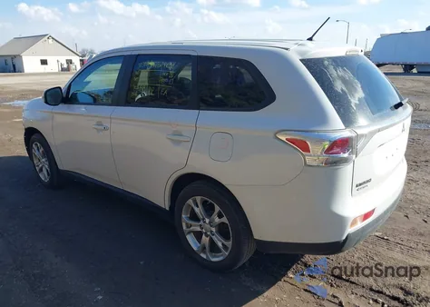 2014 Mitsubishi Outlander Se z USA, uszkodzony, nr VIN JA4AD3A38EZ008377